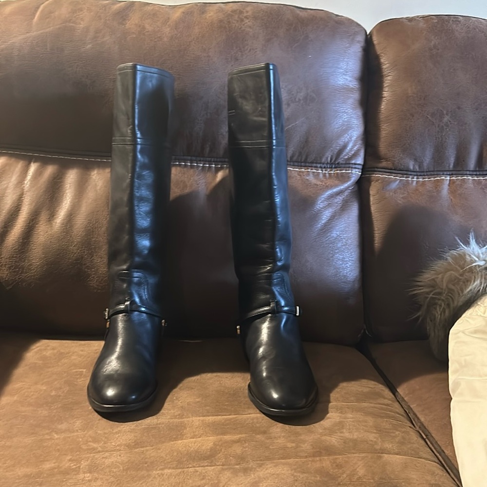 Dior boots size 8 original leather didn’t fit.